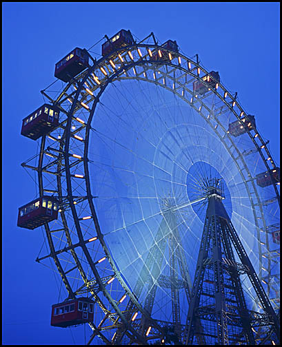 Image of the giant Ferris wheel