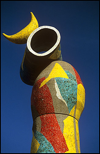 Image of Miro sculpture - Dona i Ocell